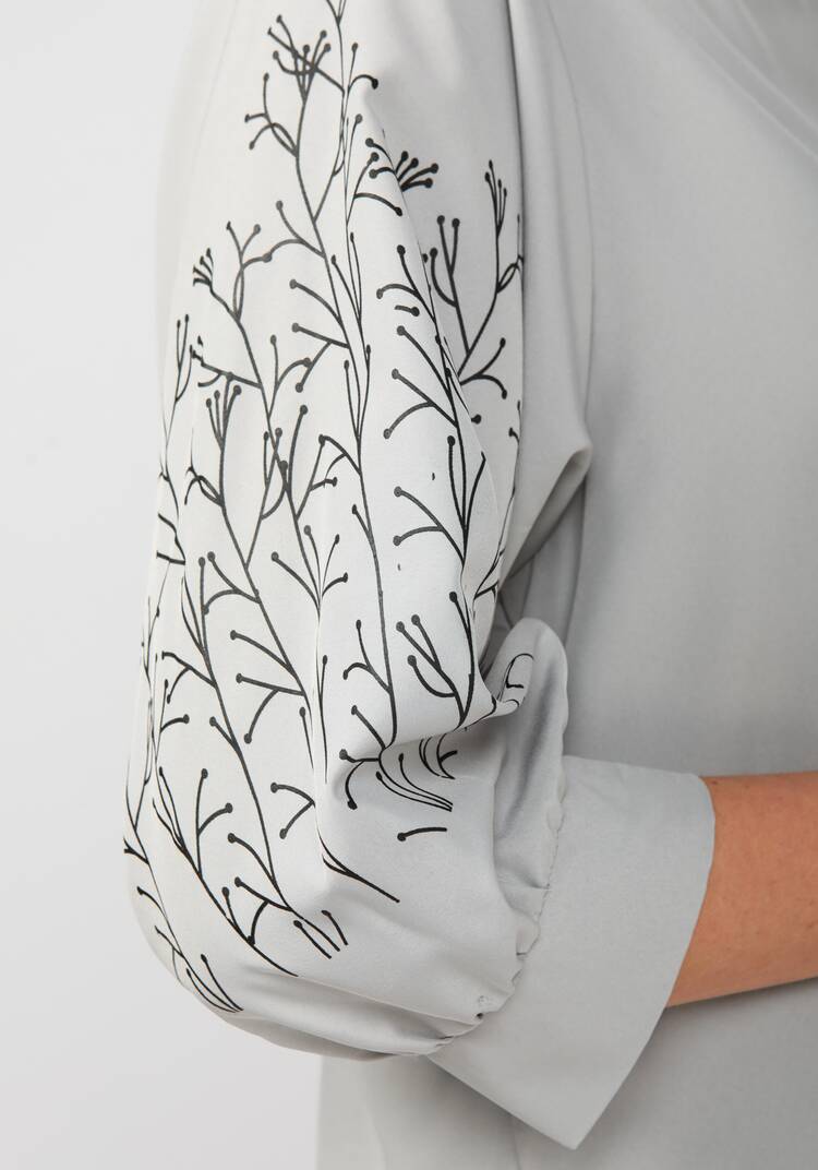 Блуза с оригинальным принтом на рукавах шир.  750, рис. 5