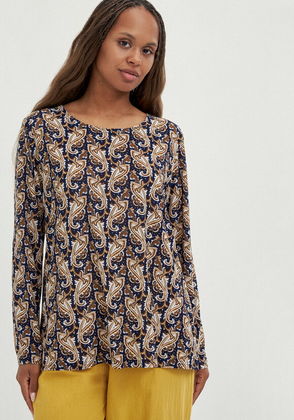 Лонгслив Эмилия шир.  580, рис. 44