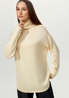 Удлиненная туника с воротником хомут