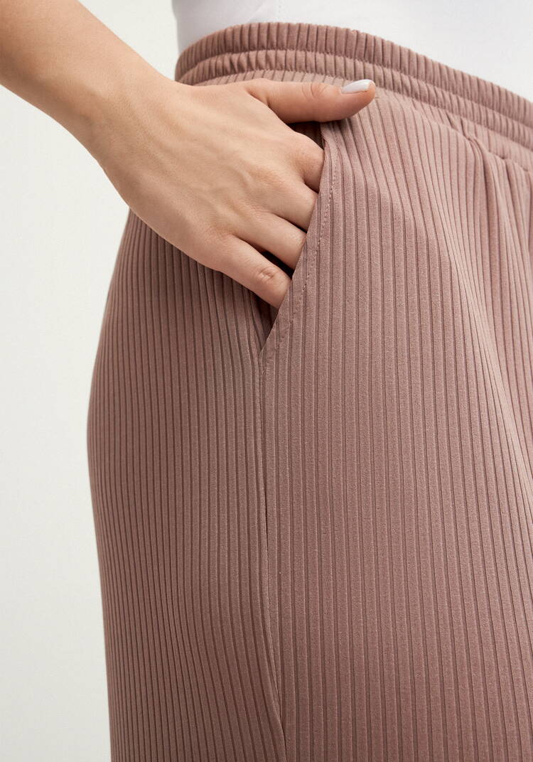 Брюки свободного кроя в рубчик шир.  750, рис. 37