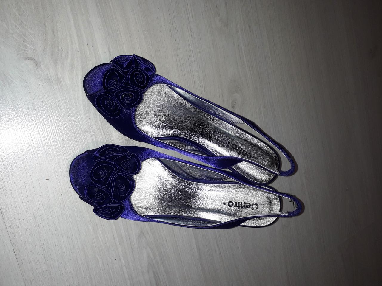 

Вечерние атласные босоножки 36,5