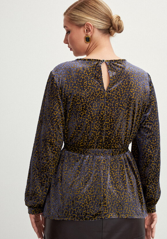 Блуза с фактурным рисункoм шир.  580, рис. 3