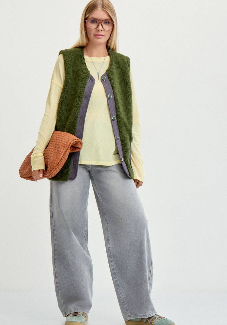 Жилет с отделкой из замши шир.  750, рис. 2