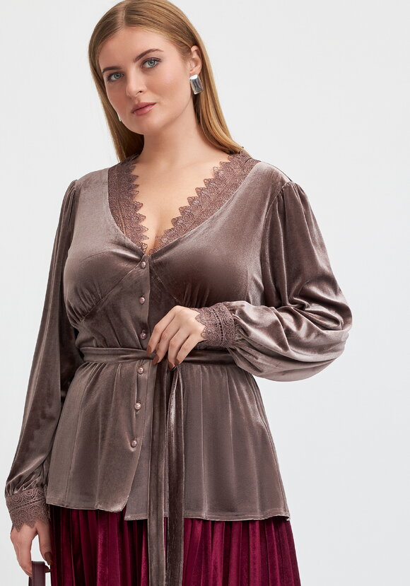 Блуза бархатная со вставками из кружева шир.  580, рис. 7