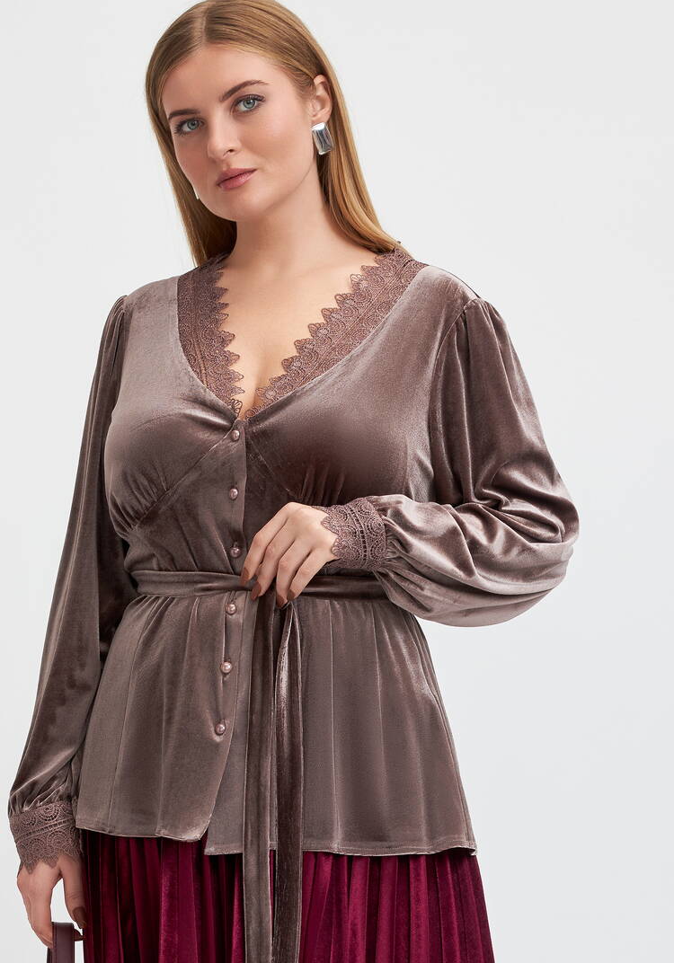 Блуза бархатная со вставками из кружева шир.  750, рис. 7