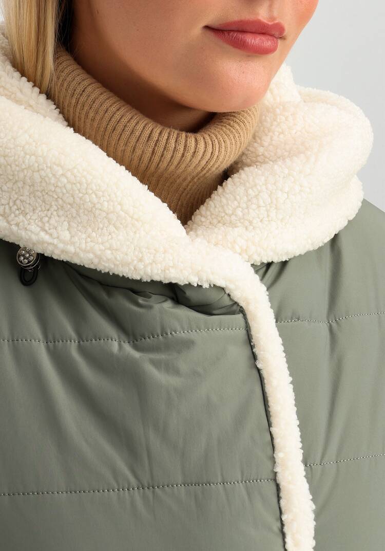 Пальто с капюшоном из меха шир.  750, рис. 16