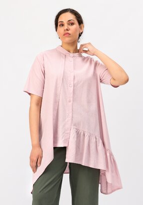 Блуза оригинального кроя с воланом