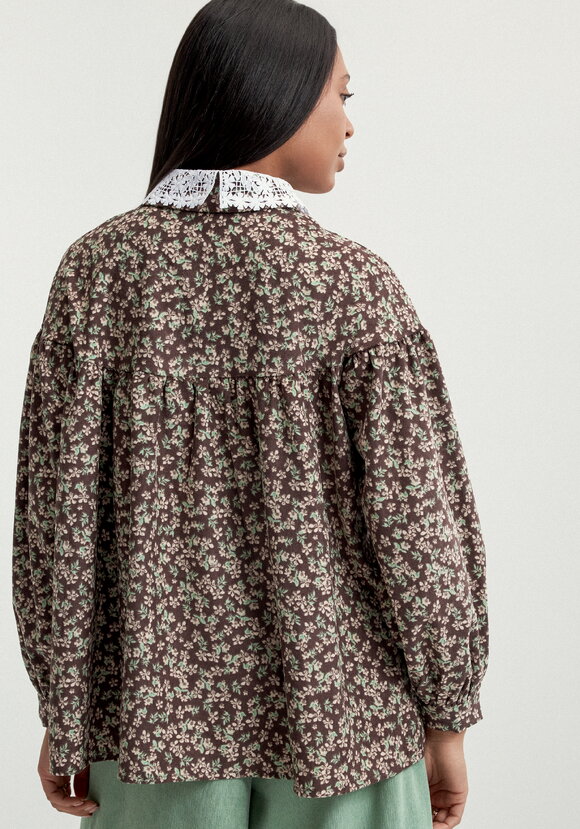 Блуза из микровельвета с ажурным воротником шир.  580, рис. 28