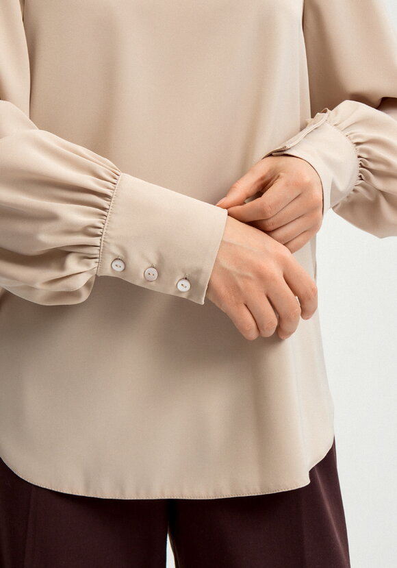 Блуза шелковая с пуговицами на вороте шир.  580, рис. 26