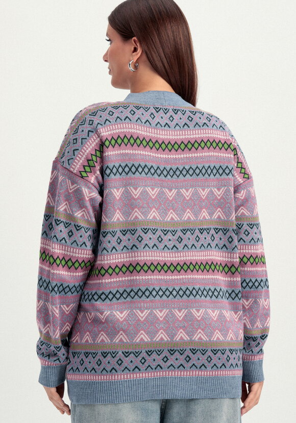 Кардиган жаккардовый с рисунком на пуговицах шир.  580, рис. 19