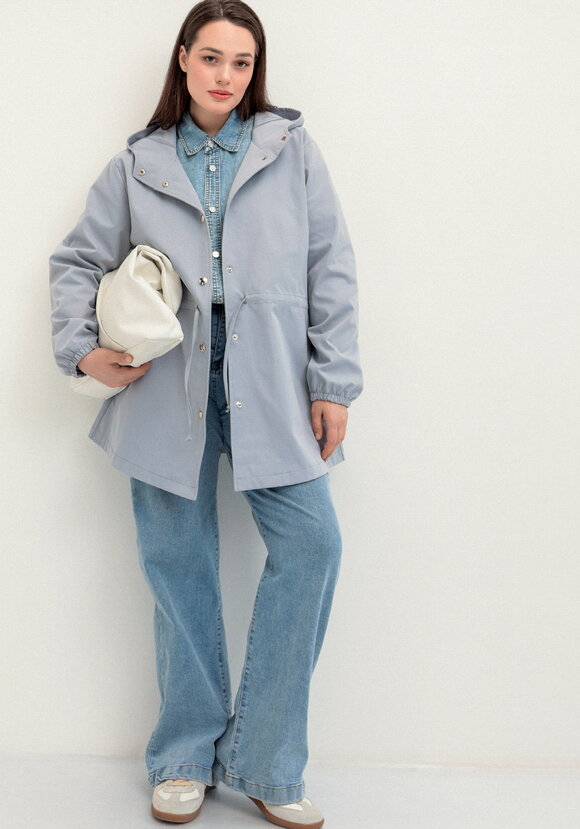 Ветровка с капюшоном и талии на кулиске шир.  580, рис. 29