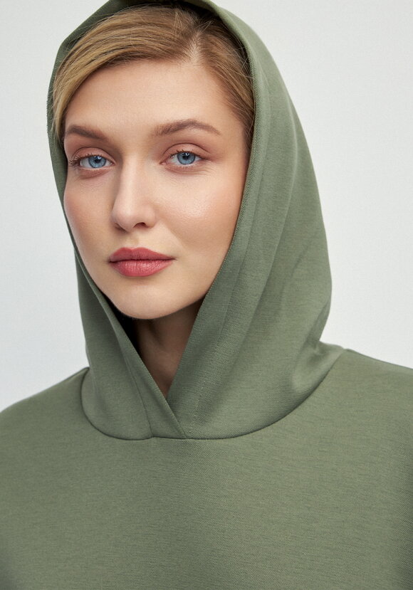 Худи с нашивкой по рукаву шир.  580, рис. 5