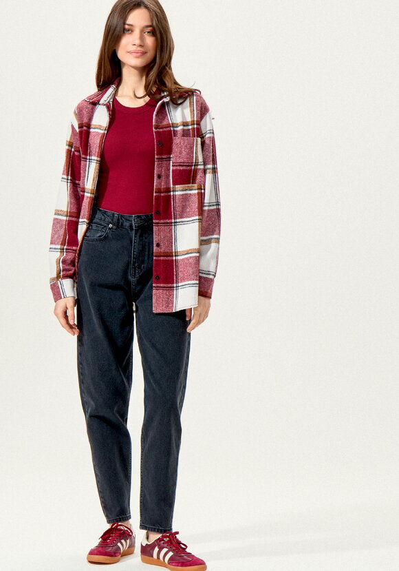 Мом-джинсы с зауженными к низу брючинами шир.  580, рис. 8