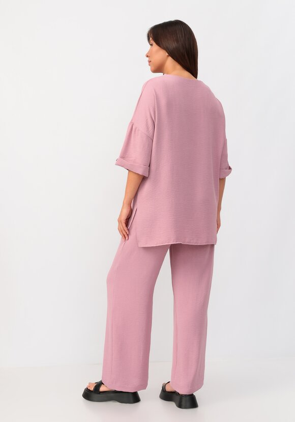 Костюм: брюки и блуза с лаконичным принтом шир.  580, рис. 41