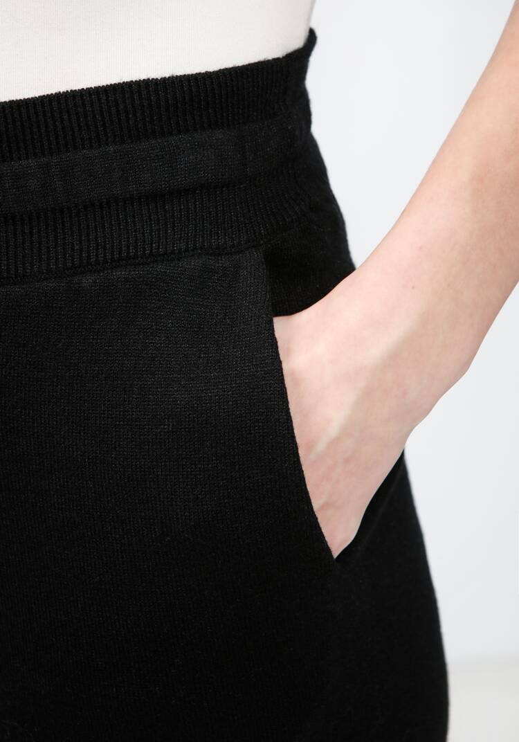 Брюки на резинке с вязаными карманами шир.  750, рис. 5