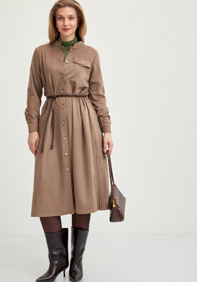 Платье-рубашка с плиссированной спинкой