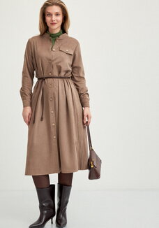 Платье-рубашка с плиссированной спинкой