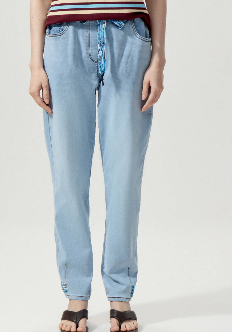 Джинсы с принтом по поясу шир.  750, рис. 20