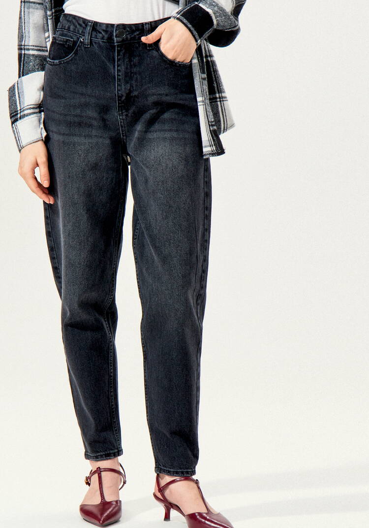 Мом-джинсы с зауженными к низу брючинами шир.  750, рис. 26