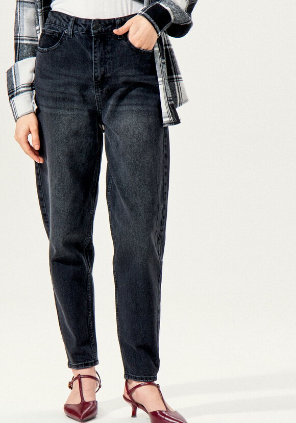 Мом-джинсы с зауженными к низу брючинами шир.  580, рис. 26