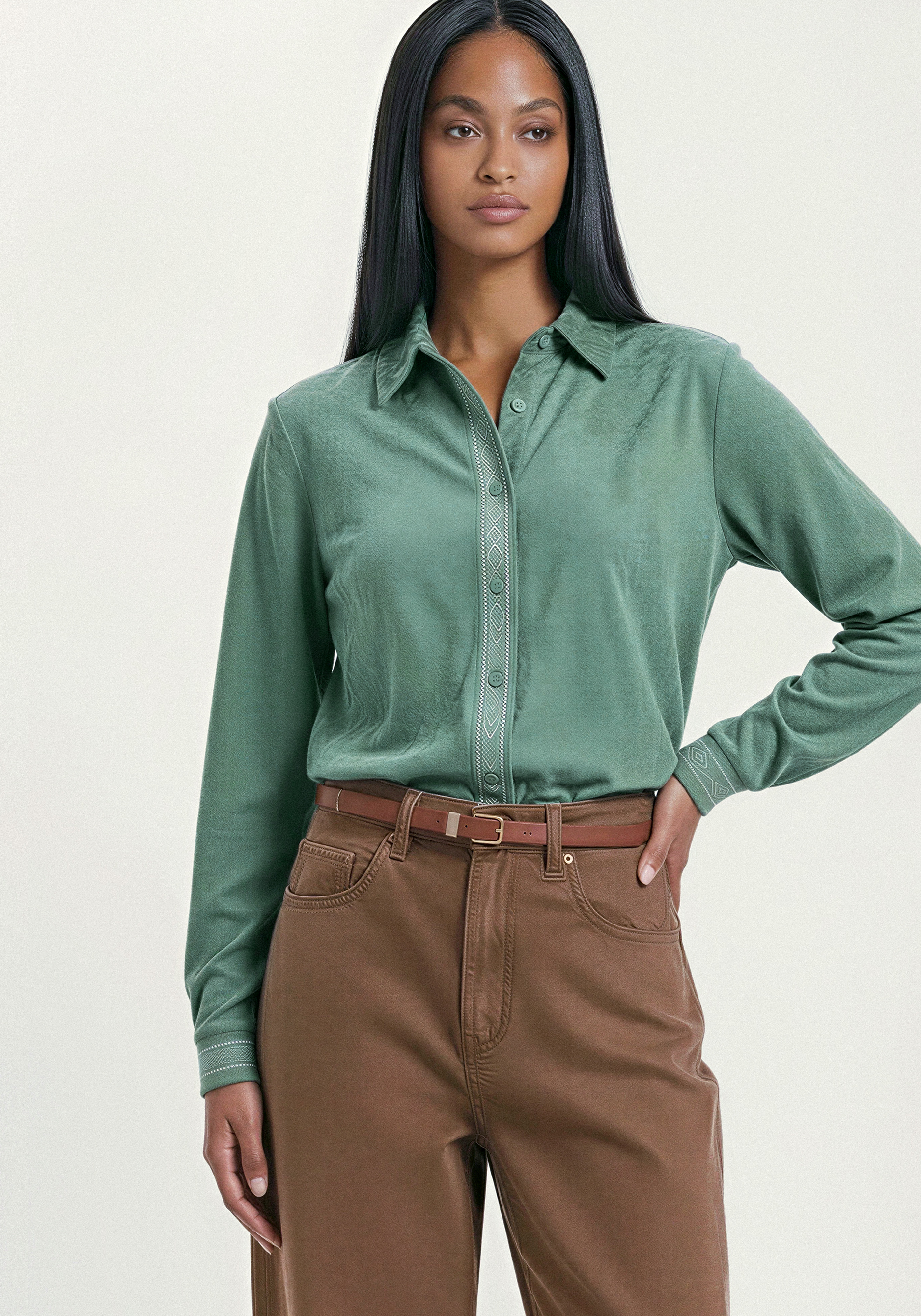 Рубашка из микровельвета с вышивкой