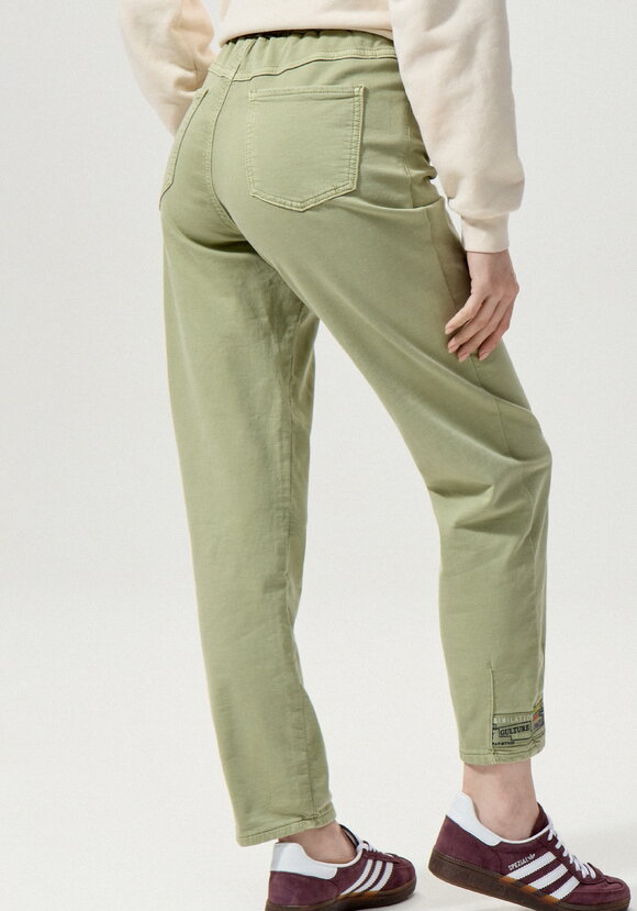 Джинсы с принтом по поясу шир.  580, рис. 27