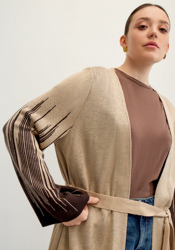 Кардиган удлиненный с принтом-абстракцией шир.  580, рис. 3