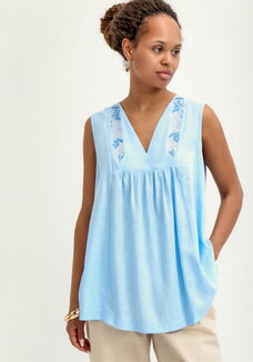 Блуза с вышивкой по переду и спинке