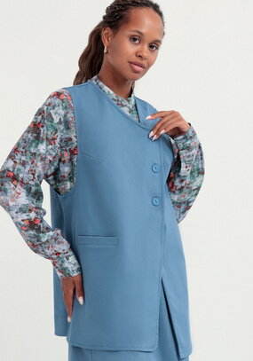 Жилет с асимметричной застежкой