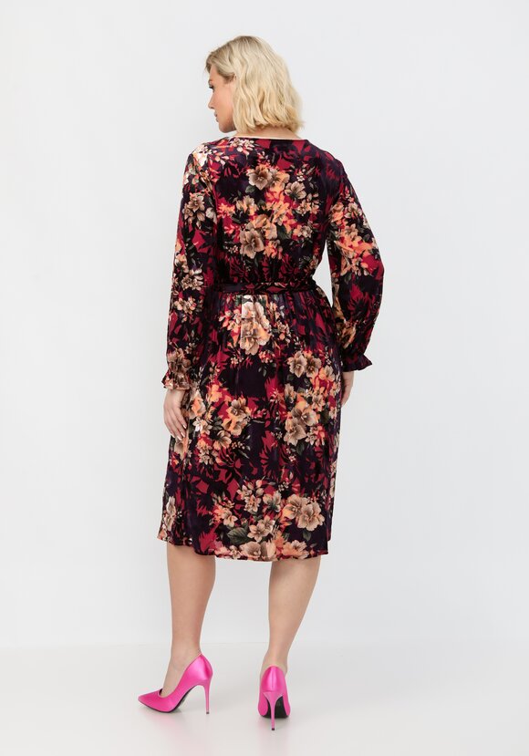 Платье А-силуэта из бархата шир.  580, рис. 10