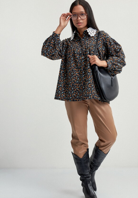 Блуза из микровельвета с ажурным воротником шир.  580, рис. 18