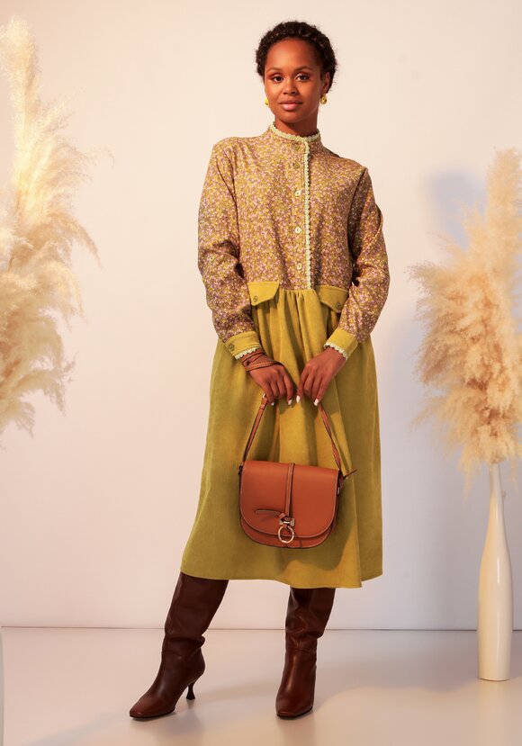 Платье из комбинированной вельветовой ткани шир.  580, рис. 30