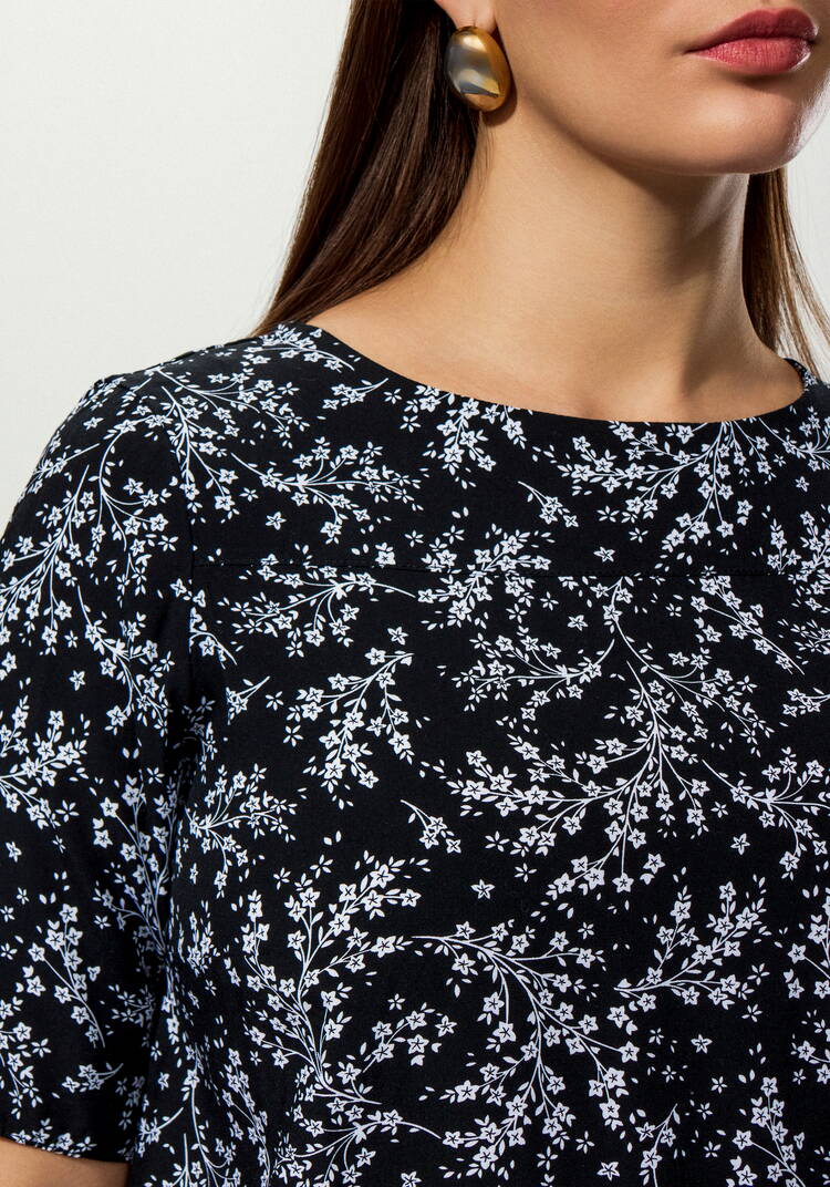 Блуза с пуговицей по спинке шир.  750, рис. 12