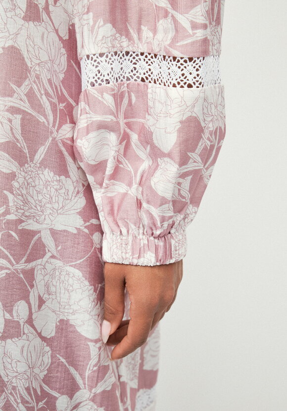 Платье с вставками кружева Катрин шир.  580, рис. 14