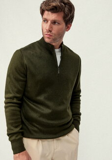 Свитер с воротником стойкой на молнии