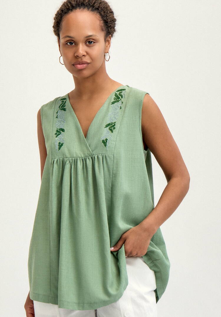 Блуза с вышивкой по переду и спинке шир.  750, рис. 24