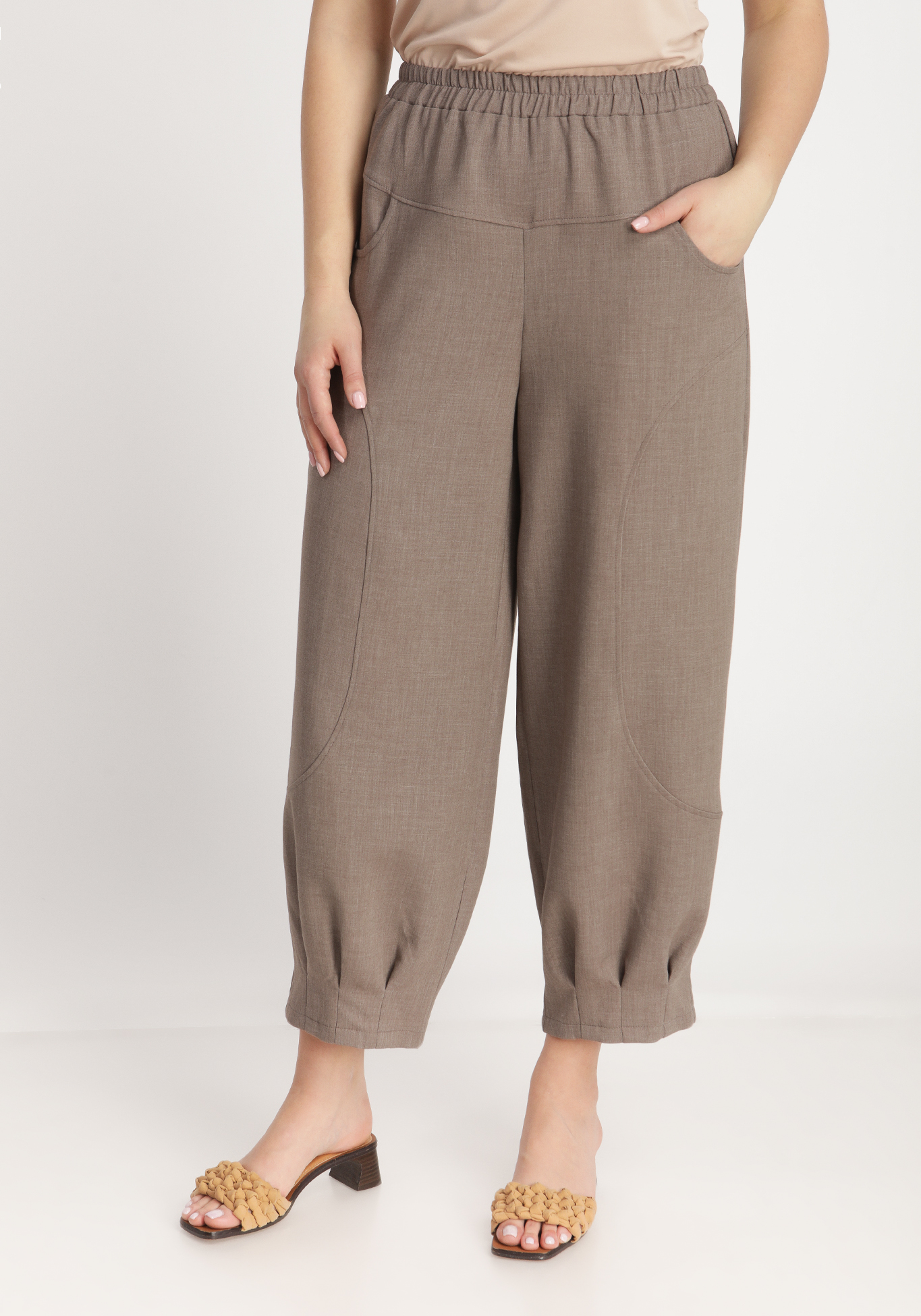 Брюки на кокетке с карманами