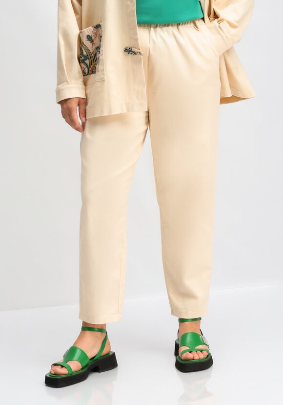 Брюки с контрастной отделкой шир.  580, рис. 25