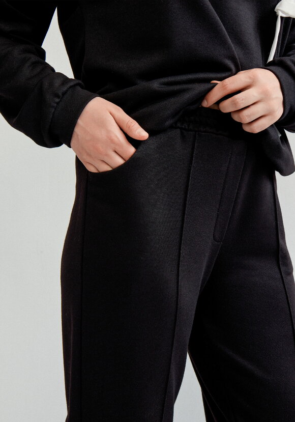 Брюки прямого кроя с имитацией стрелок шир.  580, рис. 9