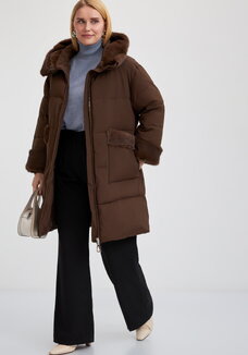Пальто с меховой опушкой под норку