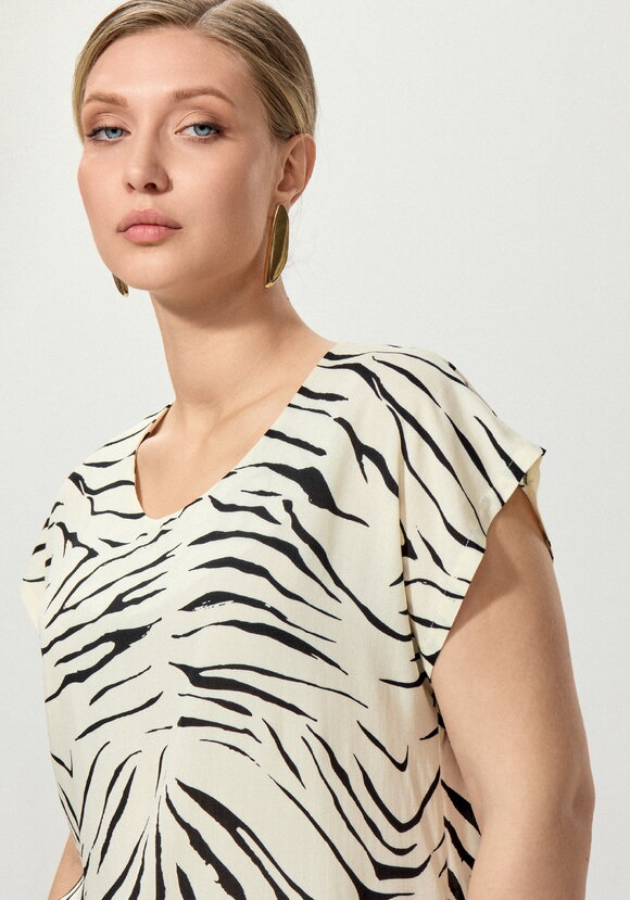 Блуза свободная с полосатым принтом шир.  580, рис. 21