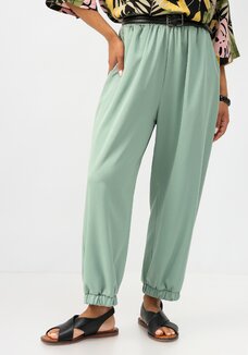 Брюки бананы на резинке с карманами