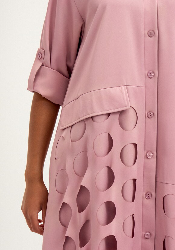 Платье А-силуэта с перфорацией шир.  580, рис. 29