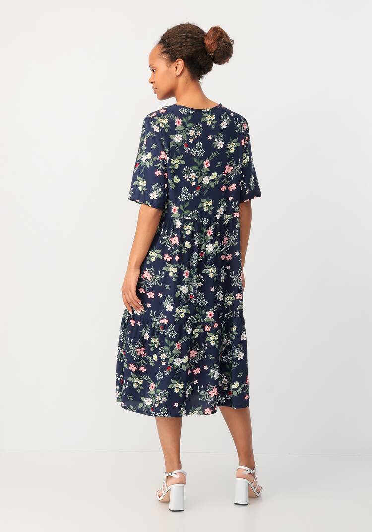 Платье с отрезной талией и коротким рукавом шир.  750, рис. 22