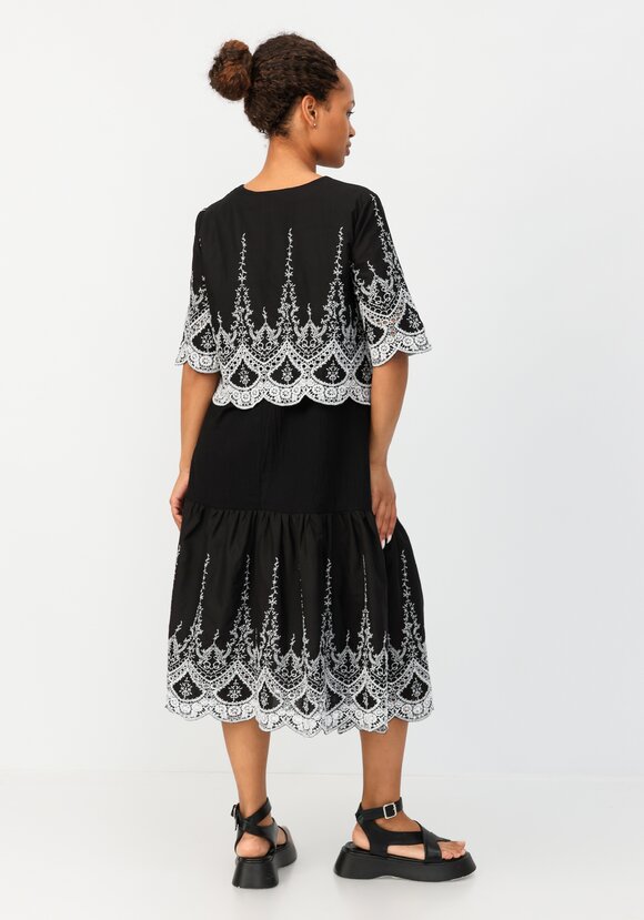 Платье свободного кроя с вышивкой шир.  580, рис. 11