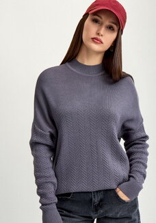 Джемпер с горлом и со спущенным плечом