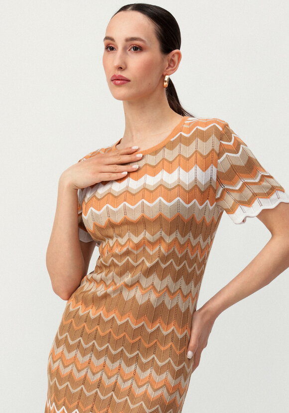 Платье с рисунком морской волны шир.  580, рис. 15