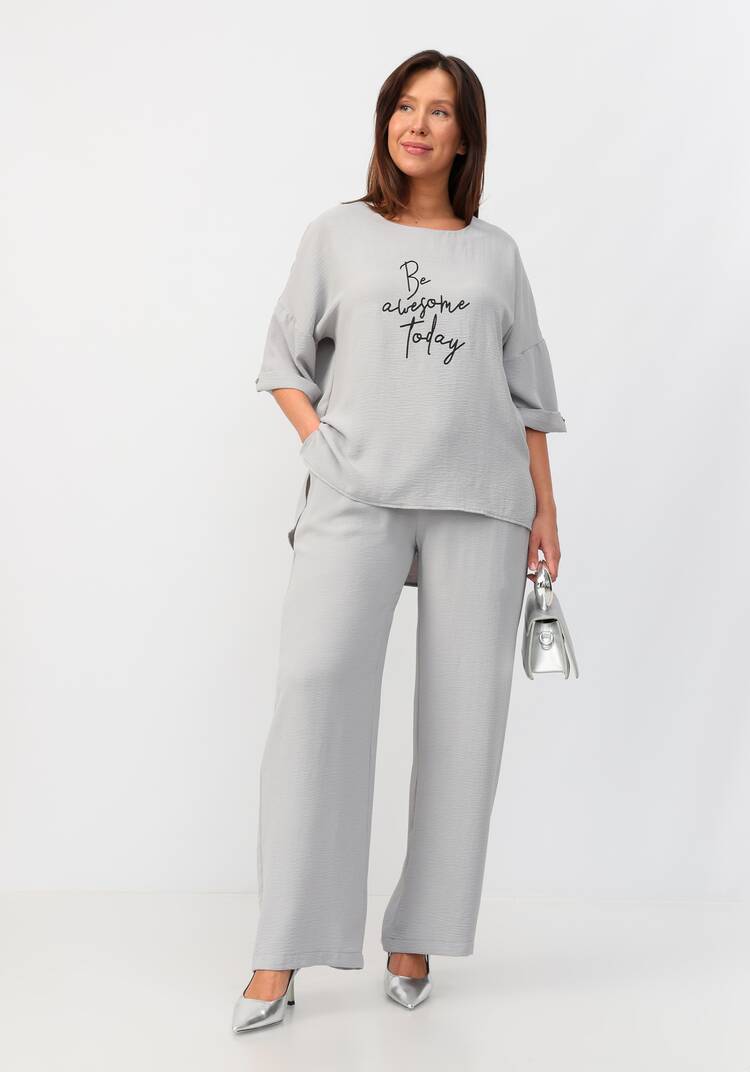 Костюм: брюки и блуза с лаконичным принтом шир.  750, рис. 29