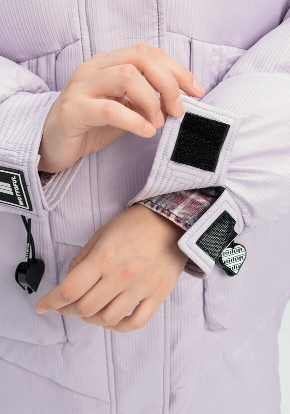 Пуховик с капюшоном и объемными карманами шир.  580, рис. 23