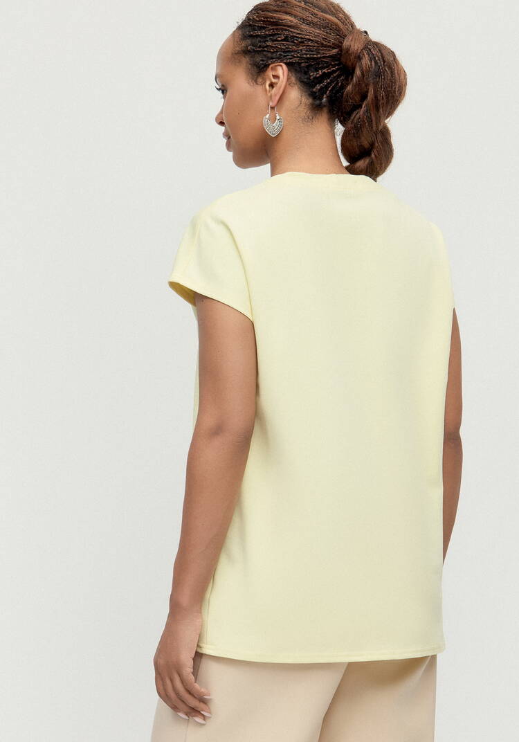 Футболка из трикотажа со спущенным плечом шир.  750, рис. 10